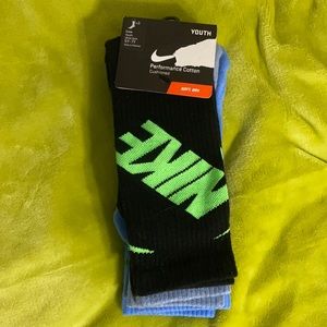 NWT Youth Crew Nike Socks
